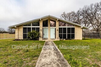 319 Gaiety Ln in San Antonio, TX - Building Photo - Building Photo