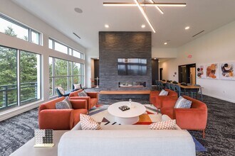 Hana Apartments in Hillsboro, OR - Foto de edificio - Building Photo