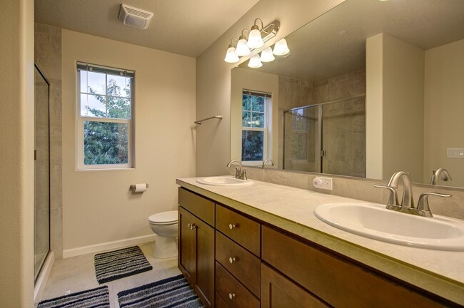 7983 NE Caitlin St in Hillsboro, OR - Building Photo - Building Photo
