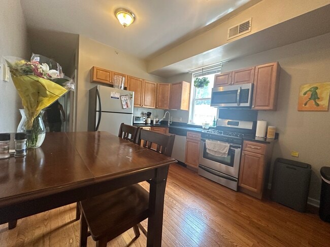 37 N Preston St, Unit 3 in Philadelphia, PA - Building Photo - Building Photo