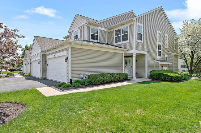 2804 White Thorn Cir in Naperville, IL - Building Photo - Building Photo