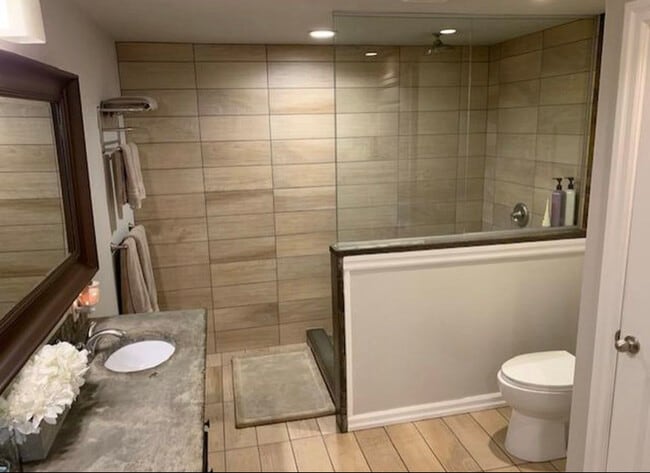 102 Miles Dr in Zillah, WA - Foto de edificio - Building Photo