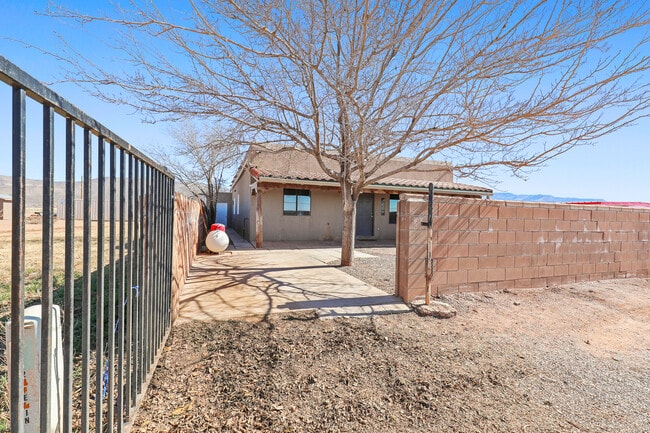 25 Lemin Ave in Alamogordo, NM - Building Photo - Building Photo