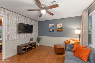 56 Monroe St in Saratoga Springs, NY - Building Photo - Building Photo