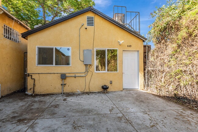 849 W 43rd St in Los Angeles, CA - Foto de edificio - Building Photo