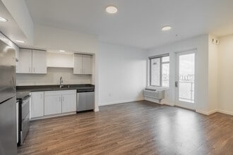 Uptown in Vancouver, WA - Building Photo - Interior Photo