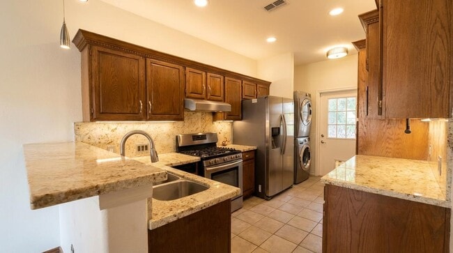 2445 Monarch Dr in Laredo, TX - Building Photo - Building Photo