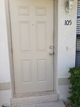 4964 Vincennes St in Cape Coral, FL - Foto de edificio - Building Photo