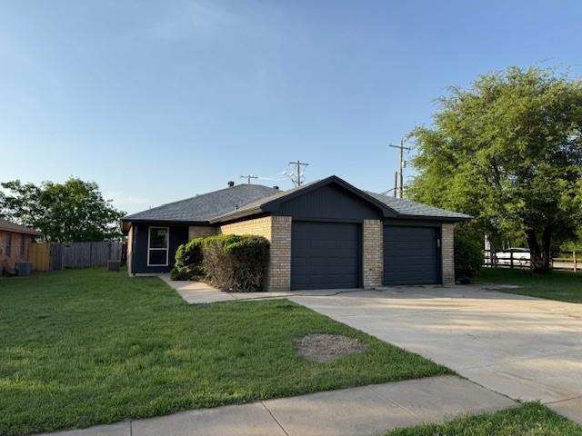 1155 Landsdale Ln in Saginaw, TX - Foto de edificio