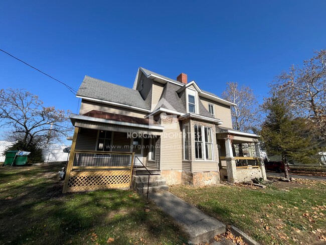 property at 325 S 12th St