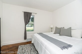 2392 W Auburn Rd in Rochester Hills, MI - Building Photo - Building Photo