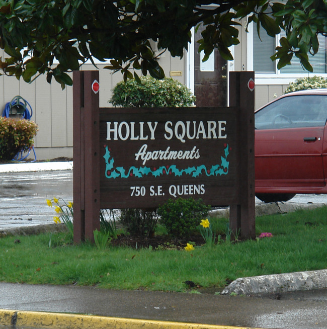 Holly Square Apartments in Albany, OR - Building Photo - Building Photo