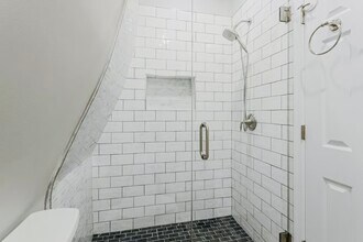 11 Edgemont Rd, Unit 1 in Katonah, NY - Foto de edificio - Building Photo