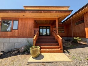 65145 76th St in Bend, OR - Building Photo - Building Photo