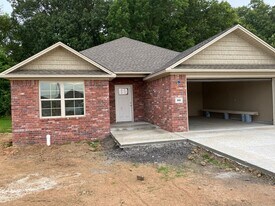 808 S Pittsburg Ave in Russellville, AR - Building Photo