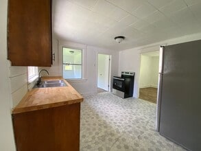 4970 Reedy Spring Rd in Spout Spring, VA - Foto de edificio - Building Photo