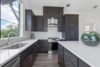 2412 E 8th St in Austin, TX - Building Photo - Building Photo