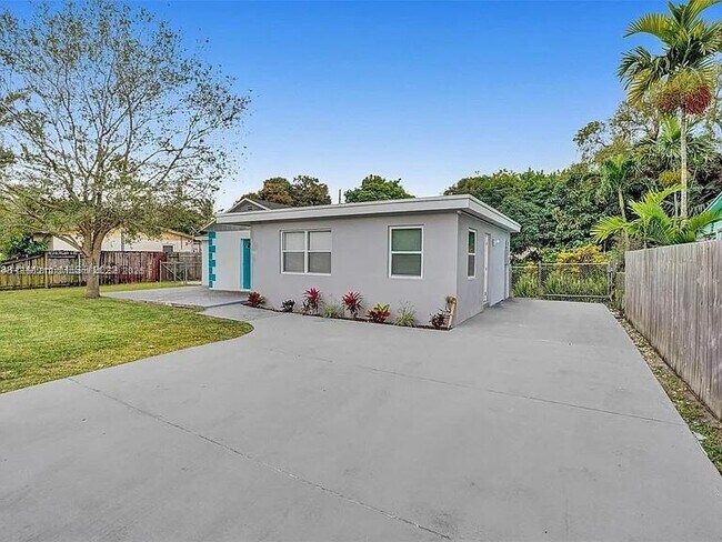 760 NE 152nd St in Miami, FL - Building Photo - Building Photo