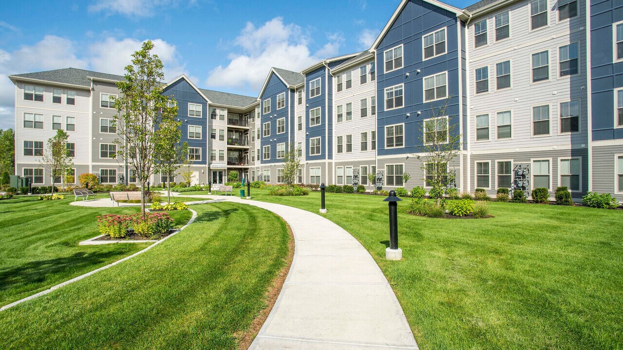 Halstead Franklin in Franklin, MA - Foto de edificio