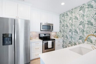 106 Hammon Ave in Palm Beach, FL - Building Photo - Building Photo