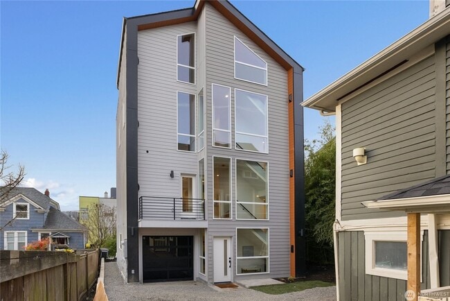209 15th Ave in Seattle, WA - Building Photo - Building Photo