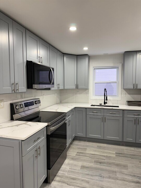 360 Whiton St in Jersey City, NJ - Building Photo