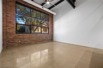 2341 Scranton Rd in Cleveland, OH - Foto de edificio - Building Photo