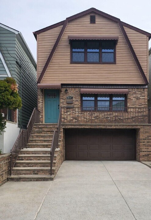 177 W 51st St in Bayonne, NJ - Building Photo
