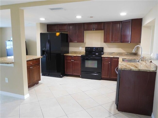 7333 Sequoia Dr in New Port Richey, FL - Building Photo - Building Photo