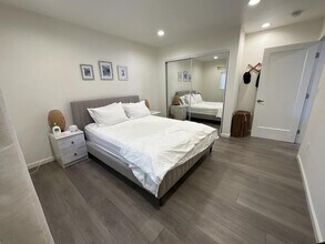 18427 Delano St in Los Angeles, CA - Building Photo - Building Photo