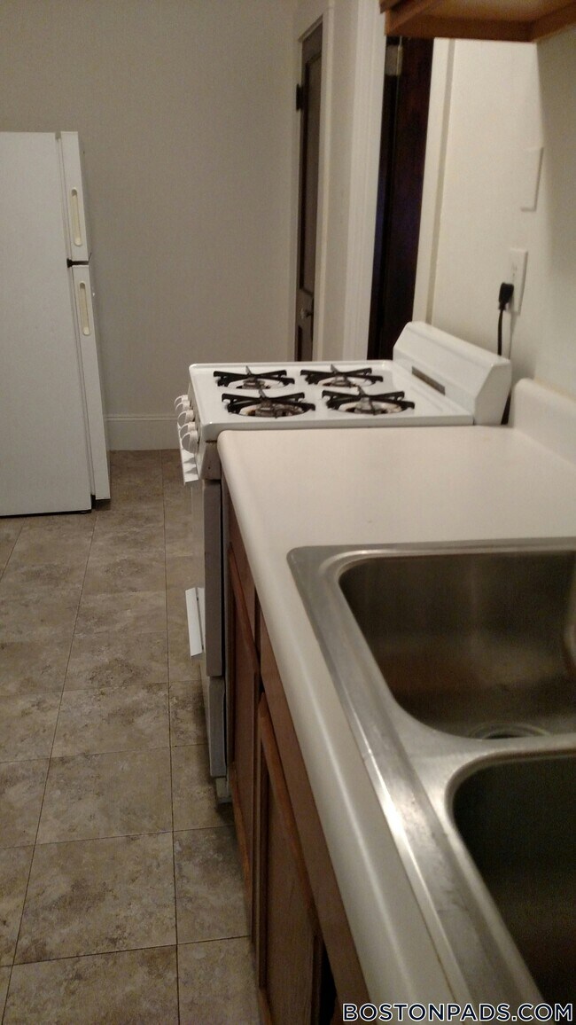 157 Summer St in Somerville, MA - Building Photo - Building Photo