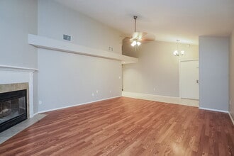 1418 High Knoll Dr in Brandon, FL - Foto de edificio - Building Photo