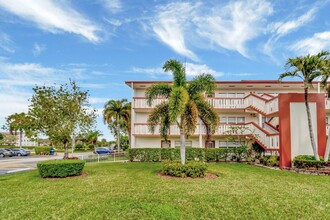 239 Brighton F in Boca Raton, FL - Foto de edificio - Building Photo