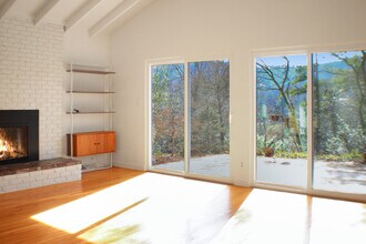 21 Woodbury Rd in Asheville, NC - Building Photo - Building Photo