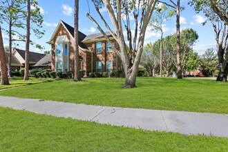 1131 Woodside Ct in Sugar Land, TX - Building Photo - Building Photo