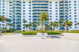 7501 E Treasure Dr in North Bay Village, FL - Building Photo