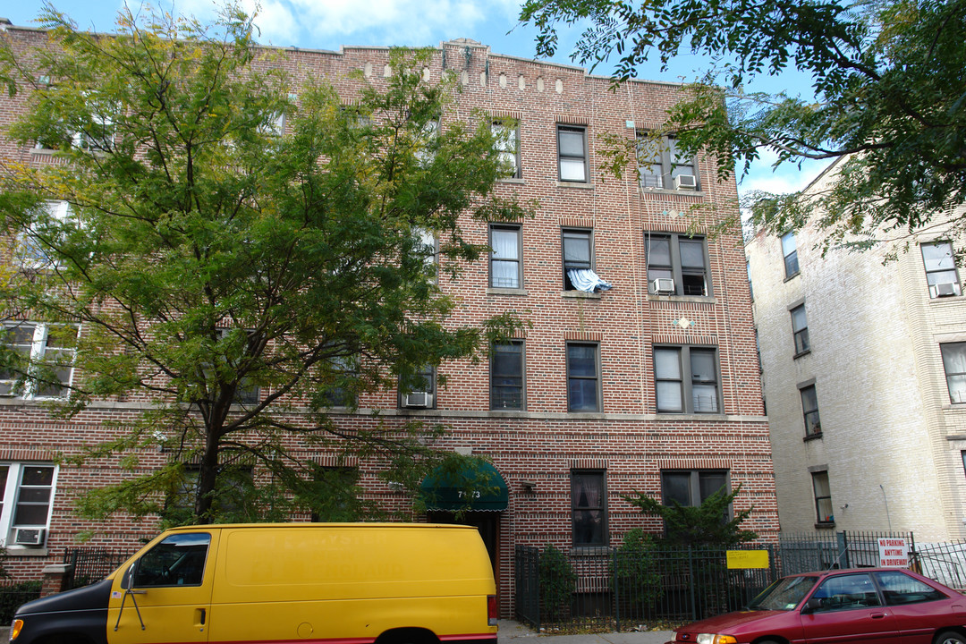 71 Elliott Ave in Yonkers, NY - Foto de edificio