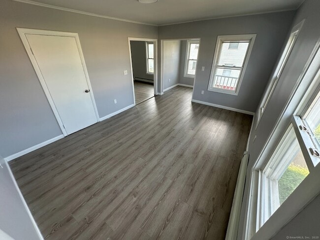 290 Orange St, Unit 303 in Waterbury, CT - Building Photo - Building Photo