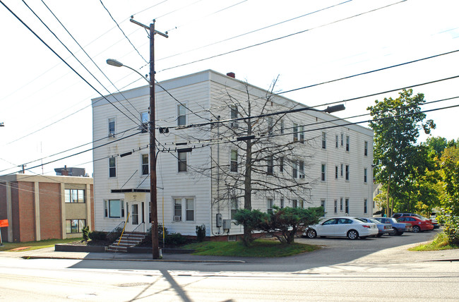 270-274 Court St in Auburn, ME - Foto de edificio - Building Photo