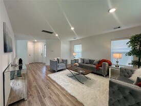 11079 N Lake Mist Ln in Willis, TX - Building Photo