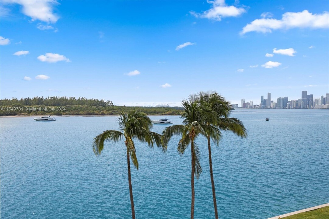 2442 Fisher Island Dr in Miami Beach, FL - Building Photo