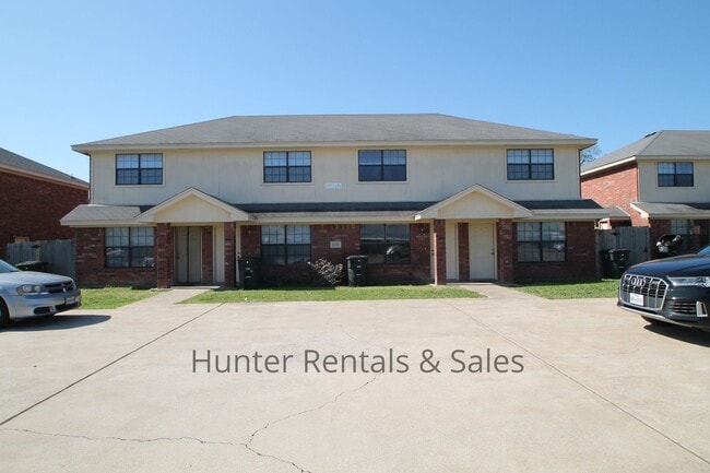 property at 1102 Lansberry Ct