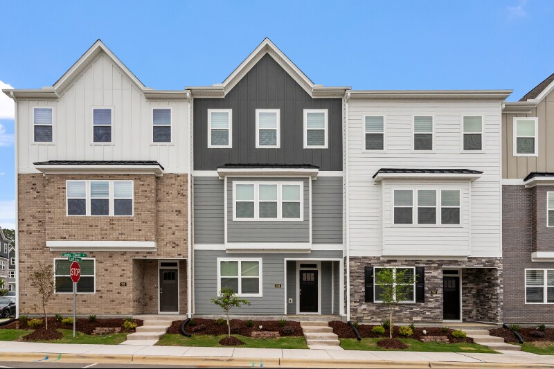 703 Lucky Clover Wy in Fuquay Varina, NC - Building Photo