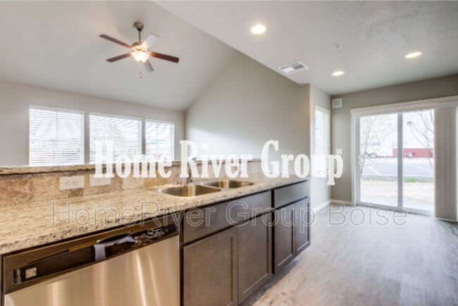 933 E Travel Ln in Kuna, ID - Building Photo - Building Photo