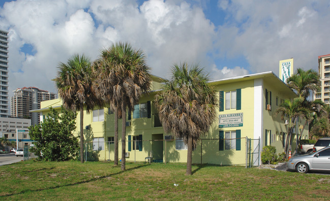 Casa Alhambra in Fort Lauderdale, FL - Foto de edificio - Building Photo