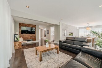 110 Chem. des Patriotes N in Mont-St-Hilaire, QC - Building Photo - Building Photo