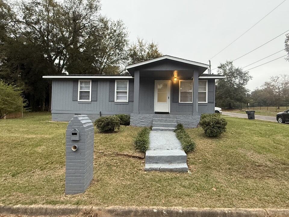 403 Poplar St in Americus, GA - Building Photo