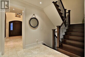362 Cairncroft Rd in Oakville, ON - Building Photo - Building Photo
