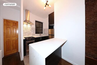 301 E 95th St in New York, NY - Building Photo - Building Photo