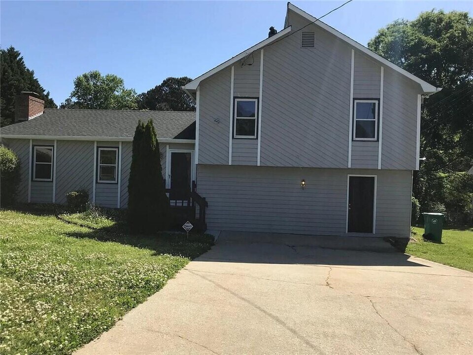 2150 Tiffany Trail in Lithonia, GA - Building Photo